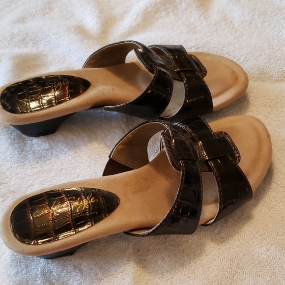 Shoes/sandle - Picture 2 of 4